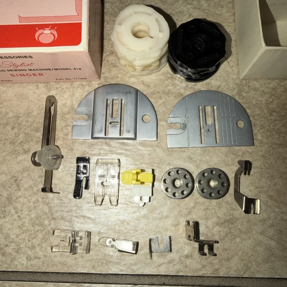 Singer Stylist Model 418 Zig Zag Accessories Box 171408 Sewing Machine
